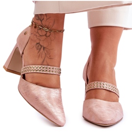 Pompe in pelle femminile con cintura e stallone Maciejka 05950-33 rosa