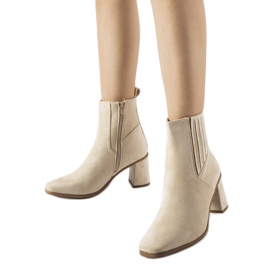 Stivaletti beige con punta quadrata di Pastina
