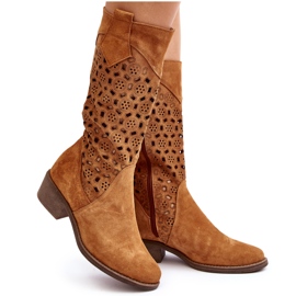 Stivali da donna in pelle scamosciata traforata con tacco basso Camel Ndulu marrone