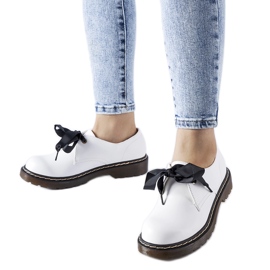 Scarpe bianche con fiocco decorativo di Rodriguez bianca