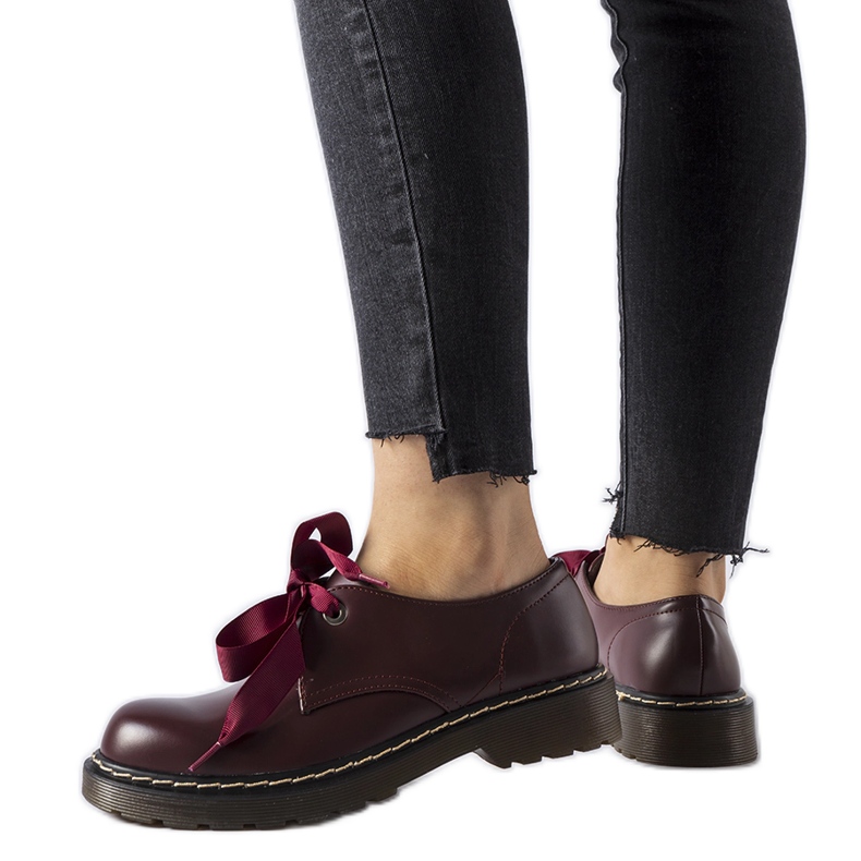 Scarpe marrone con fiocco decorativo di Rodriguez rosso