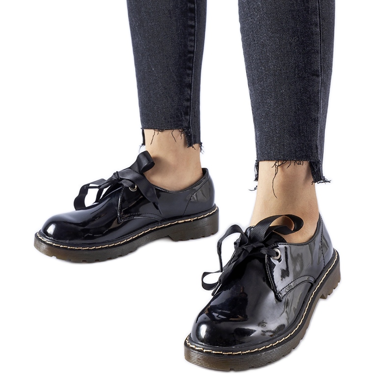 Scarpe in vernice nera con fiocco Rodriguez nero