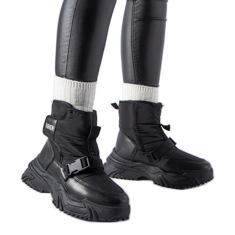 Doposci isolanti Mernicco neri con velcro nero