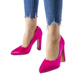 Décolleté a stiletto in raso rosa di Rivers