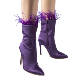 Stivaletti viola decorati con piume Selvana