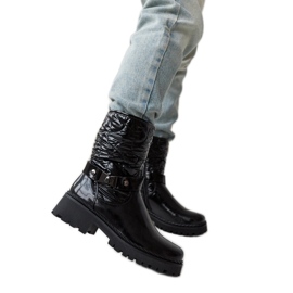 Scarpe in vernice nera con cinturino decorativo Lido nero