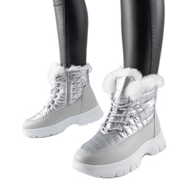 Scarponi da neve isolati argento sulla piattaforma Dwayn