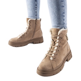 Stivaletti isolanti beige realizzati in eco-camoscio Pompei