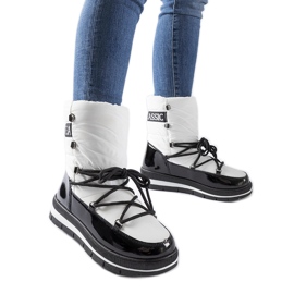 Doposci bianchi sulla piattaforma del vigneto bianco