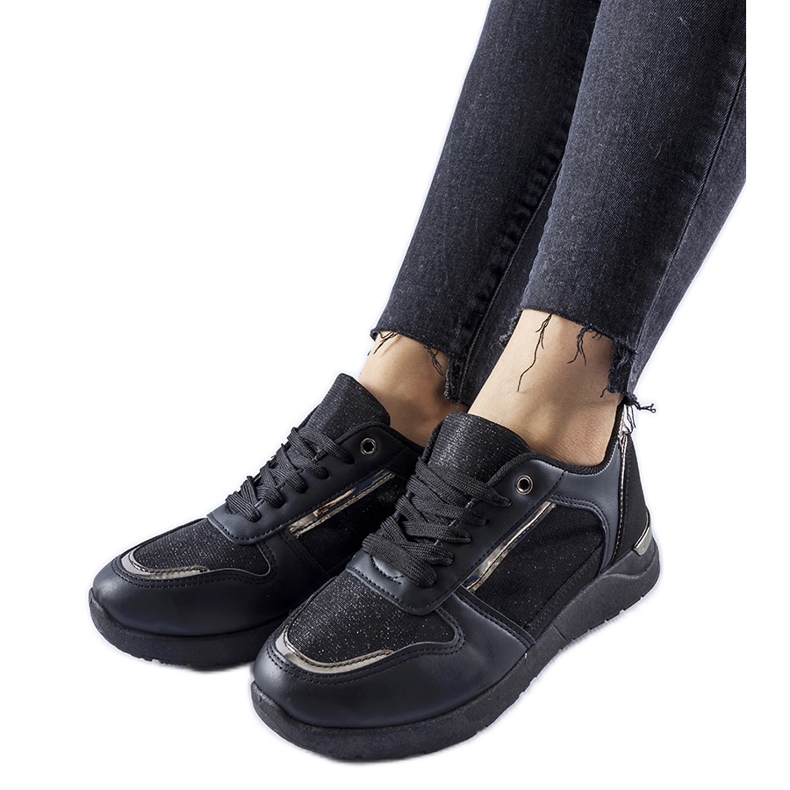 Scarpe da ginnastica nere con filo decorativo di Facondo nero