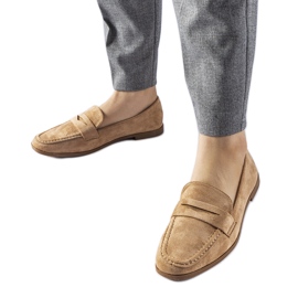 Mocassini beige scuro realizzati in eco-suede Medford