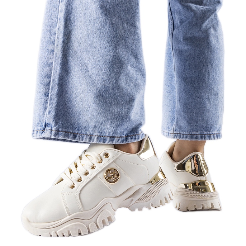 Sneaker beige con massiccia suola Arpaia