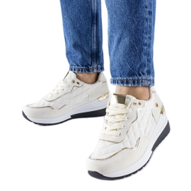 Sneakers con zeppa beige di Pisignano