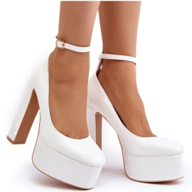 Décolleté laccate su plateau massiccio e tacco a stiletto, Ninames bianche bianco