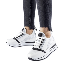 Sneakers bianche glitterate sulla piattaforma Marcè bianca