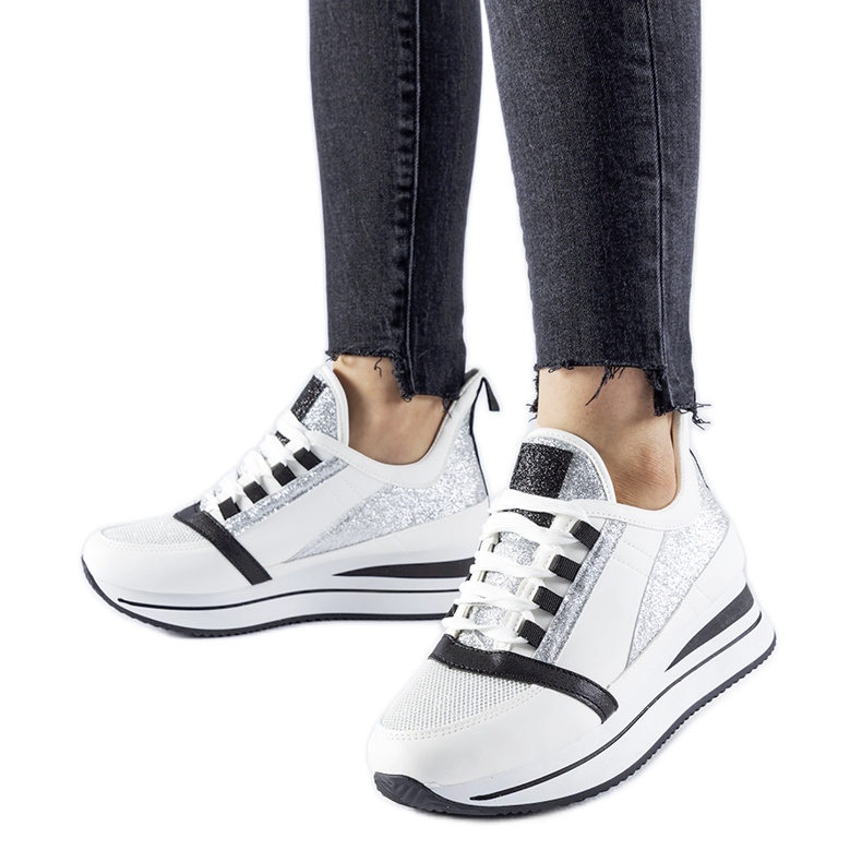 Sneakers bianche glitterate sulla piattaforma Marcè bianca