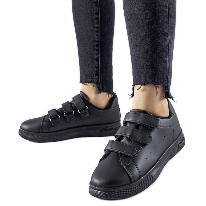 Sneakers nere con chiusura in velcro di Paré nero