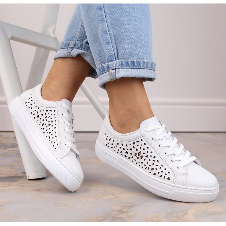 Scarpe sportive da donna comode in pelle traforata, bianche, Rieker L8831-80 bianca