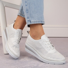 Scarpe sportive con zeppa da donna in pelle traforata, bianche, T.Sokolski W24-150 bianco