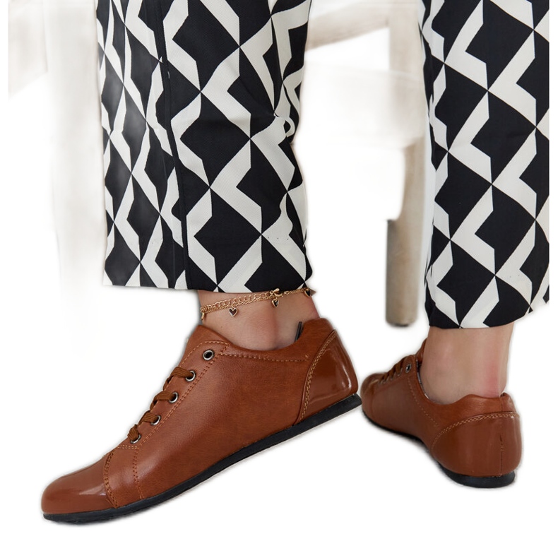 Scarpe marroni con punta in vernice di Parady marrone