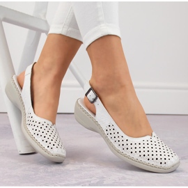 Comodi sandali da donna interamente traforati in pelle, bianco Rieker 41350-80 bianca