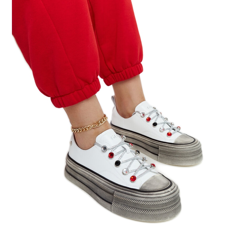 Sneakers bianche sulla piattaforma GOE NN2N4054 bianca