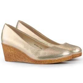 Décolleté con zeppa dorate - scarpe da donna con zeppa comoda d'oro