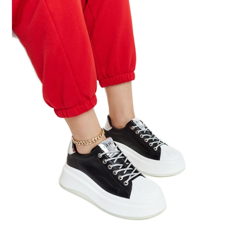Sneakers nere sulla piattaforma GOE NN2N4034 nero