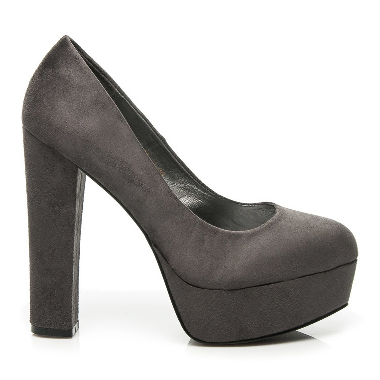 Comer Décolleté in pelle scamosciata su un pilastro grigio