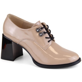 Scarpe da donna in vernice con tacco decorativo, beige Vinceza 63510