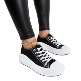 Scarpe da ginnastica nere su una spessa piattaforma Zlata nero