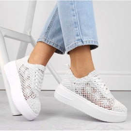 Scarpe da donna in pizzo bianco sulla piattaforma T.Sokolski W503 bianca