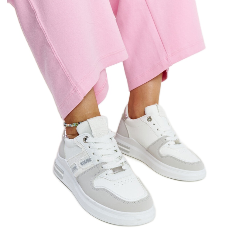 Sneakers bianche e grigie sulla piattaforma Negisti bianca