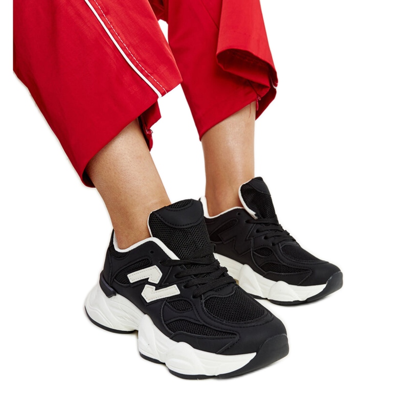 Sneaker nere con massiccia suola Gergely nero