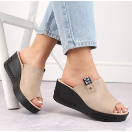 Ciabatte con zeppa in camoscio Vinceza W JAN278 beige