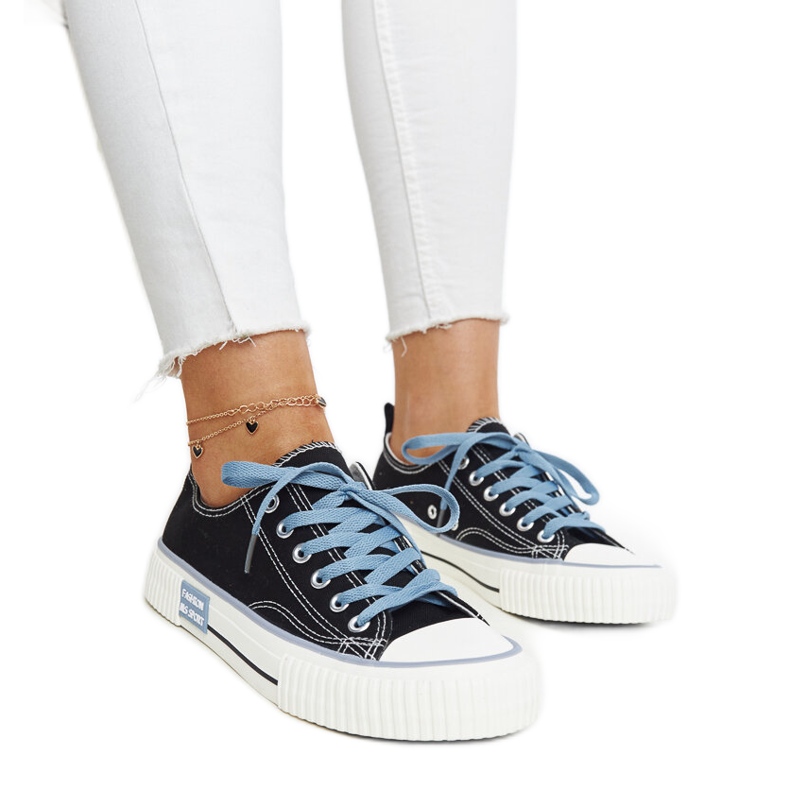 Sneakers nere con lacci colorati Jadranka nero