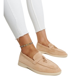 Mocassini beige con pendente in metallo di Fiorano