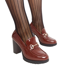Décolleté con tacco in vernice marrone di Giacoma