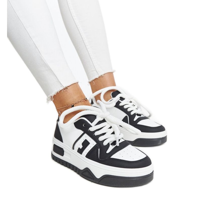 Sneaker Galit bianche e nere con suola spessa bianca