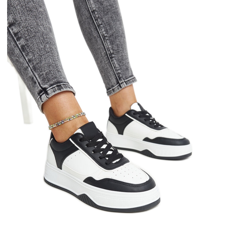 Sneakers bianche e nere con spessa suola Rumai bianca