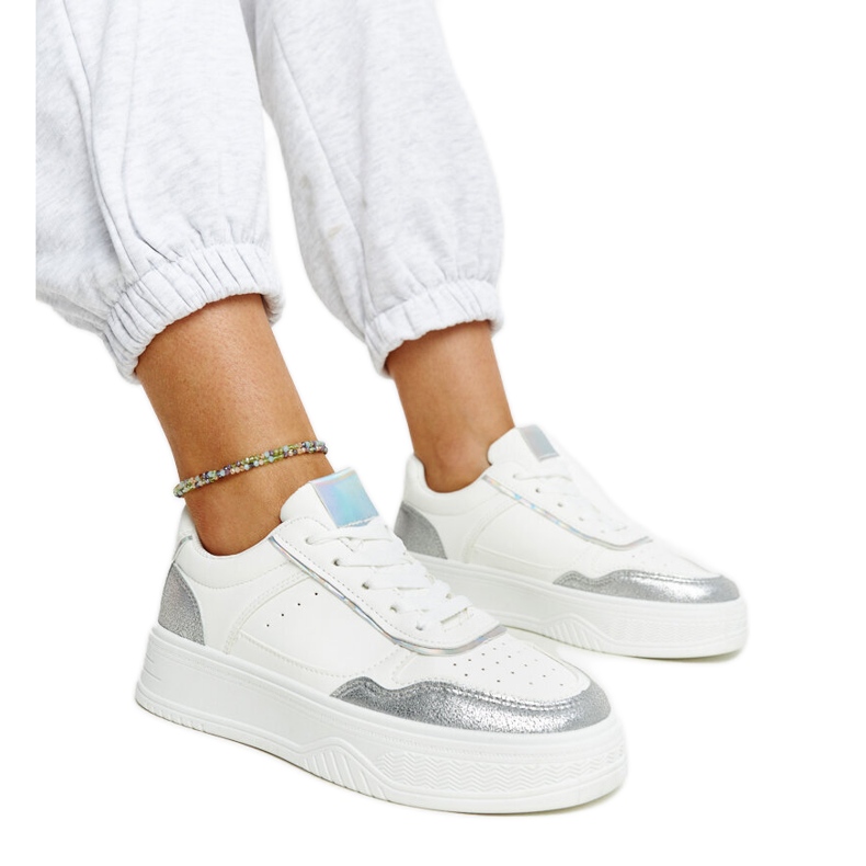 Sneakers bianche e argento con spessa suola Rumai bianca