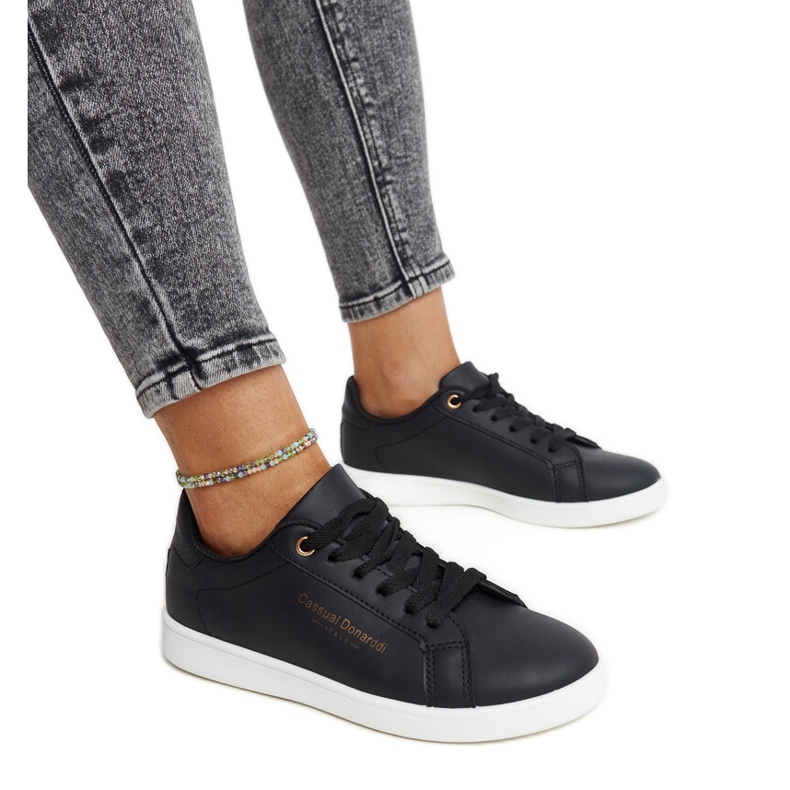 Sneakers in ecopelle nera di Furat nero