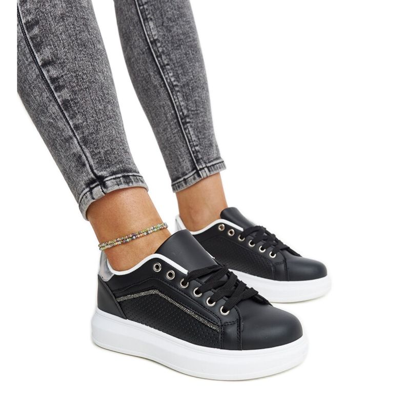 Sneakers nere con strass decorativi Perica nero