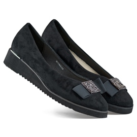 Décolleté in camoscio nero con zeppa bassa