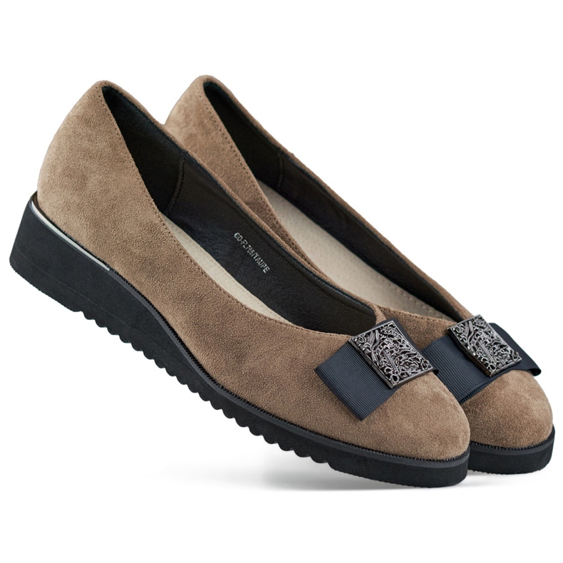 Scarpe in camoscio color tortora, décolleté con zeppa bassa beige