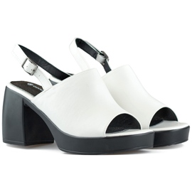 Sandali da donna bianchi con tacco nero bianco