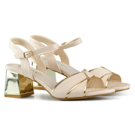 Eleganti sandali da donna beige con tacco dorato