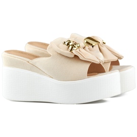 Pantofole da donna beige con orsetto e fiocco sulla zeppa