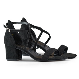 Sandali da donna bassi in camoscio nero con tacco e cinturini
