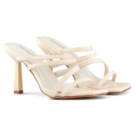 Eleganti infradito da donna beige con tacco alto
